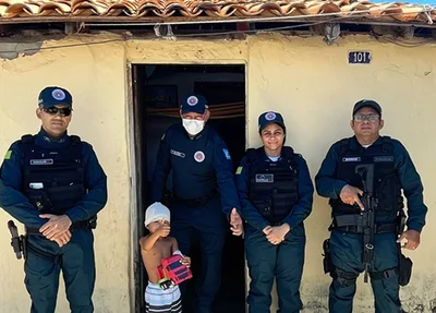 PM faz visita solidária a criança que sobreviveu a acidente que matou mãe e irmã em Piracuruca
