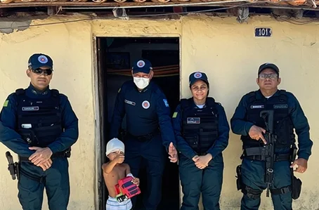 PM faz visita solidária a criança que sobreviveu a acidente que matou mãe e irmã em Piracuruca