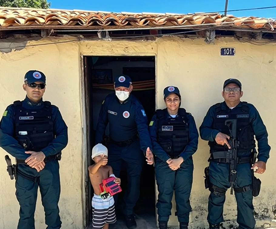 PM faz visita solidária a criança que sobreviveu a acidente que matou mãe e irmã em Piracuruca