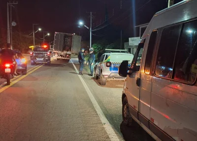 Polícia Militar apreende carga de cigarro contrabandeado e prende 15 pessoas em Luís Correia