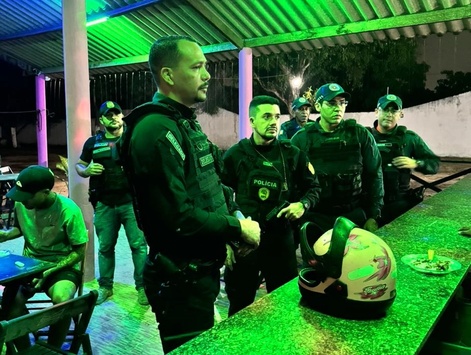 Policiais realizaram fiscalizações em bares e casas noturnas