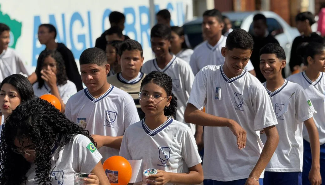 População participou de ato em alusão ao Dia Nacional de Combate ao Abuso e à Exploração Sexual de Crianças e Adolescentes.