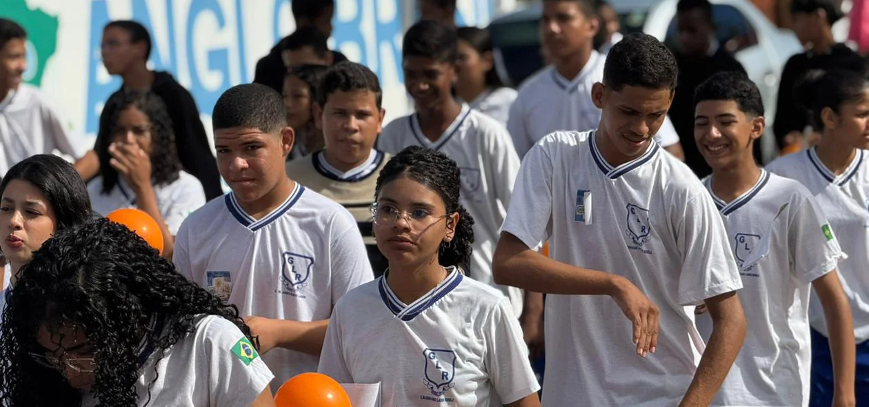 População participou de ato em alusão ao Dia Nacional de Combate ao Abuso e à Exploração Sexual de Crianças e Adolescentes.