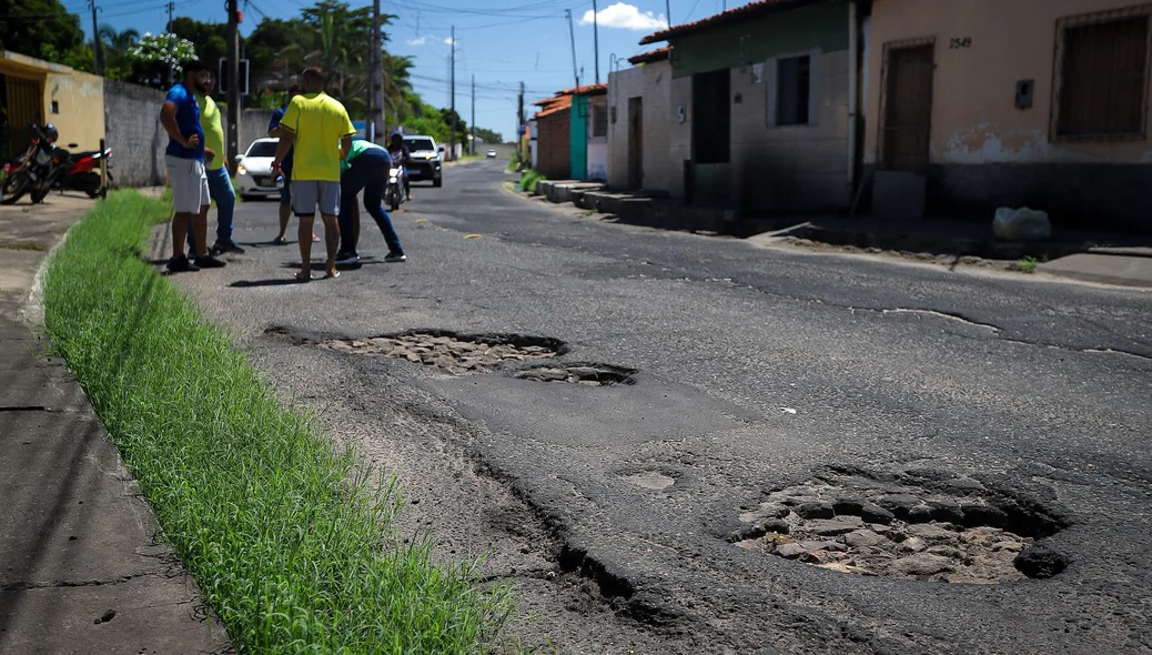 População reclama de buracos