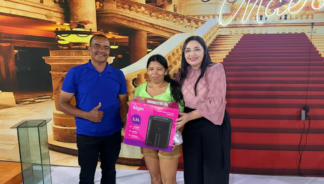 Prefeita Gerlane Cabral entregou presentes para as mães