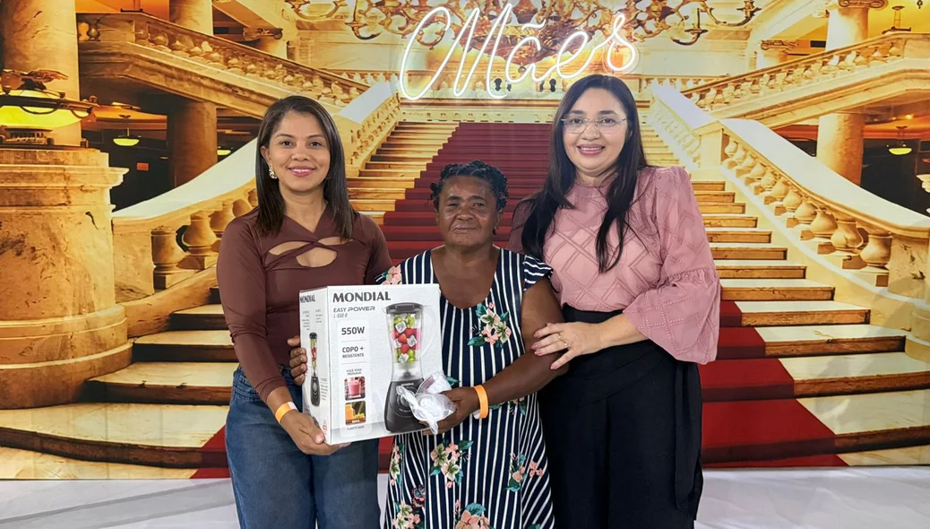 Prefeita Gerlane Cabral esteve presente junto com a população