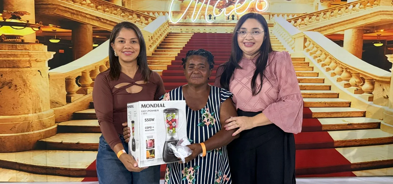 Prefeita Gerlane Cabral esteve presente junto com a população