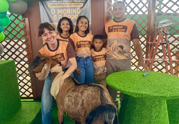 Prefeita Ivanária Sampaio apoia lançamento de livro infantil