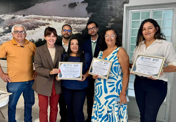 Prefeita Ivanária Sampaio garante direitos de servidores e realiza entrega de aposentadorias em Esperantina