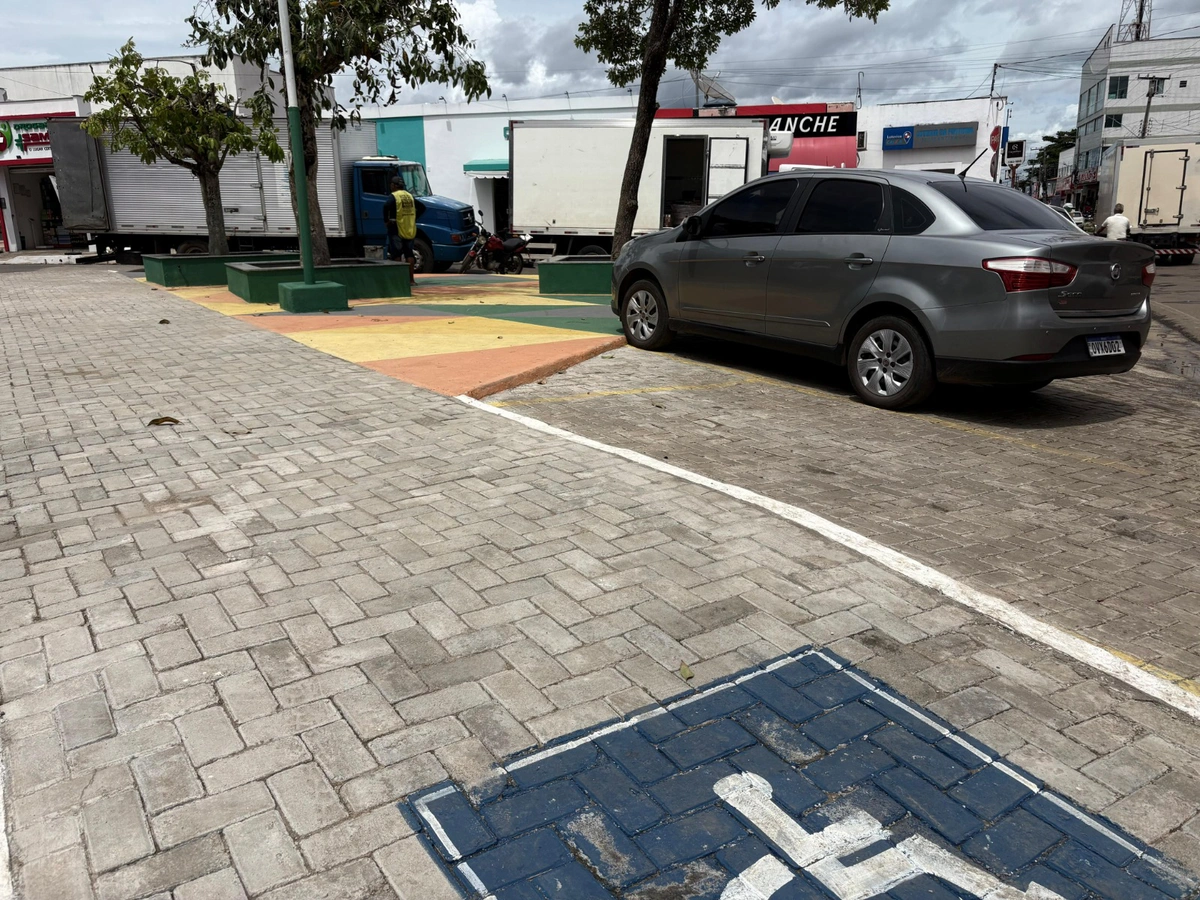 Prefeita Ivanária Sampaio revitaliza praça e melhora mobilidade no Centro