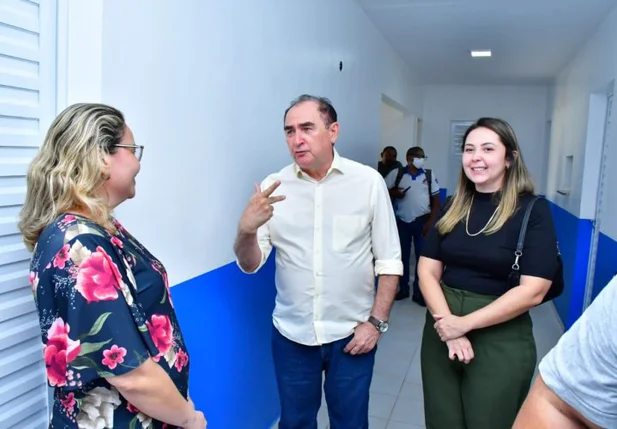 Prefeito Antônio Reis e a secretária de Saúde Caroline Reis