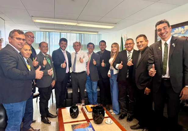 Prefeito Luciano participa de reuniões com senadores e deputados em Brasília e garante recursos para Hugo Napoleão