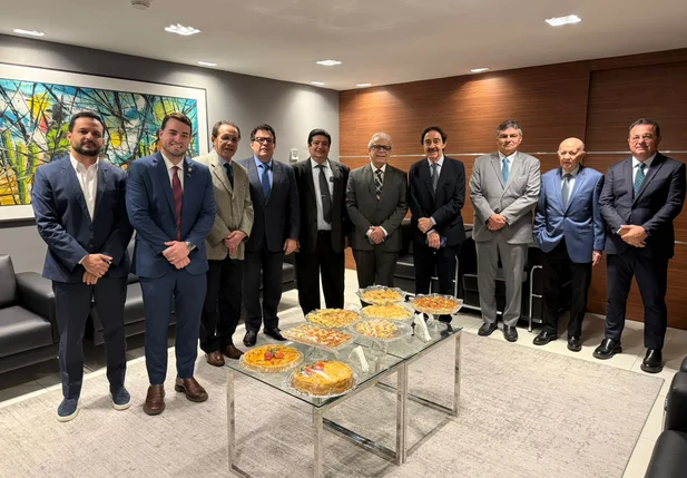 Prefeito Manoel Portela Neto prestigia homenagem a João Vicente Claudino em Fortaleza