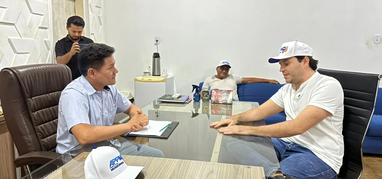 Prefeito Pompílio Evaristo com o prefeito de Miguel Alves, Veim da Fetraf