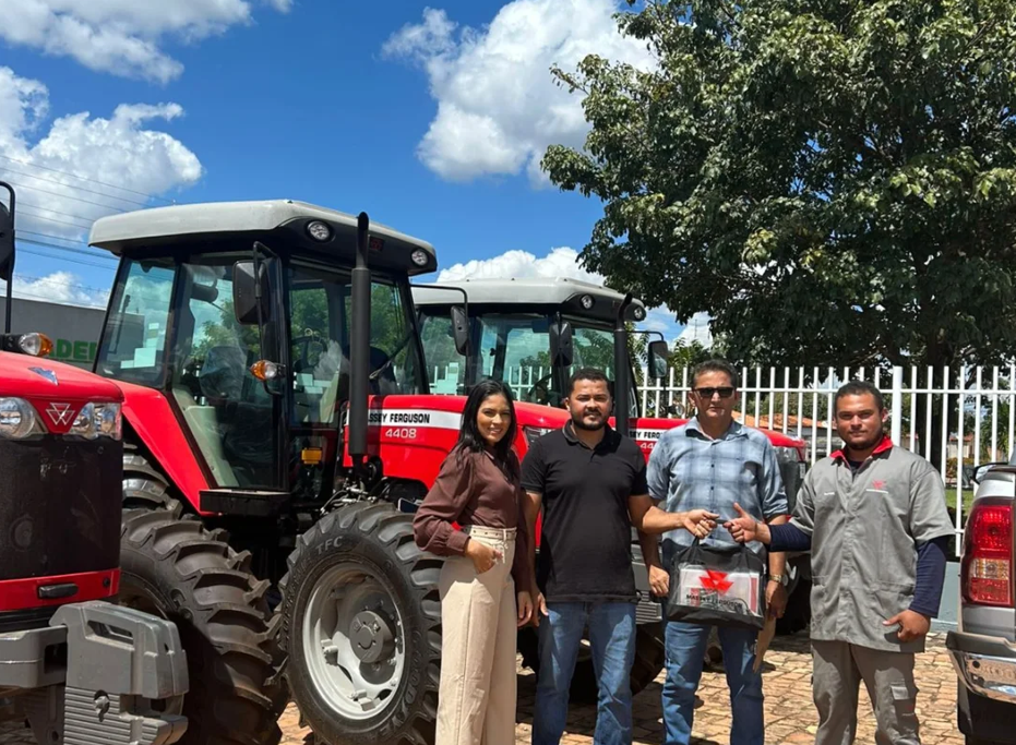 Prefeitura de Baixa Grande do Ribeiro reforça apoio ao campo com entrega de novos tratores