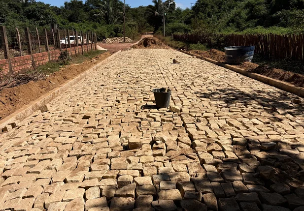 Prefeitura de Esperantina avança com obras de pavimentação na localidade Canto da Palmeira