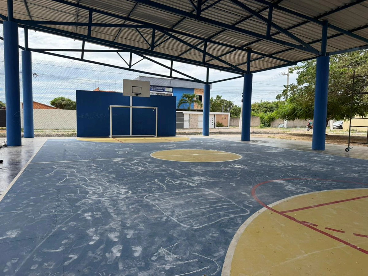 Quadra esportiva Lozinha Bezerra é alvo de vândalos