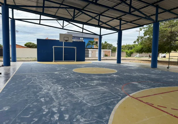 Quadra esportiva Lozinha Bezerra é alvo de vândalos