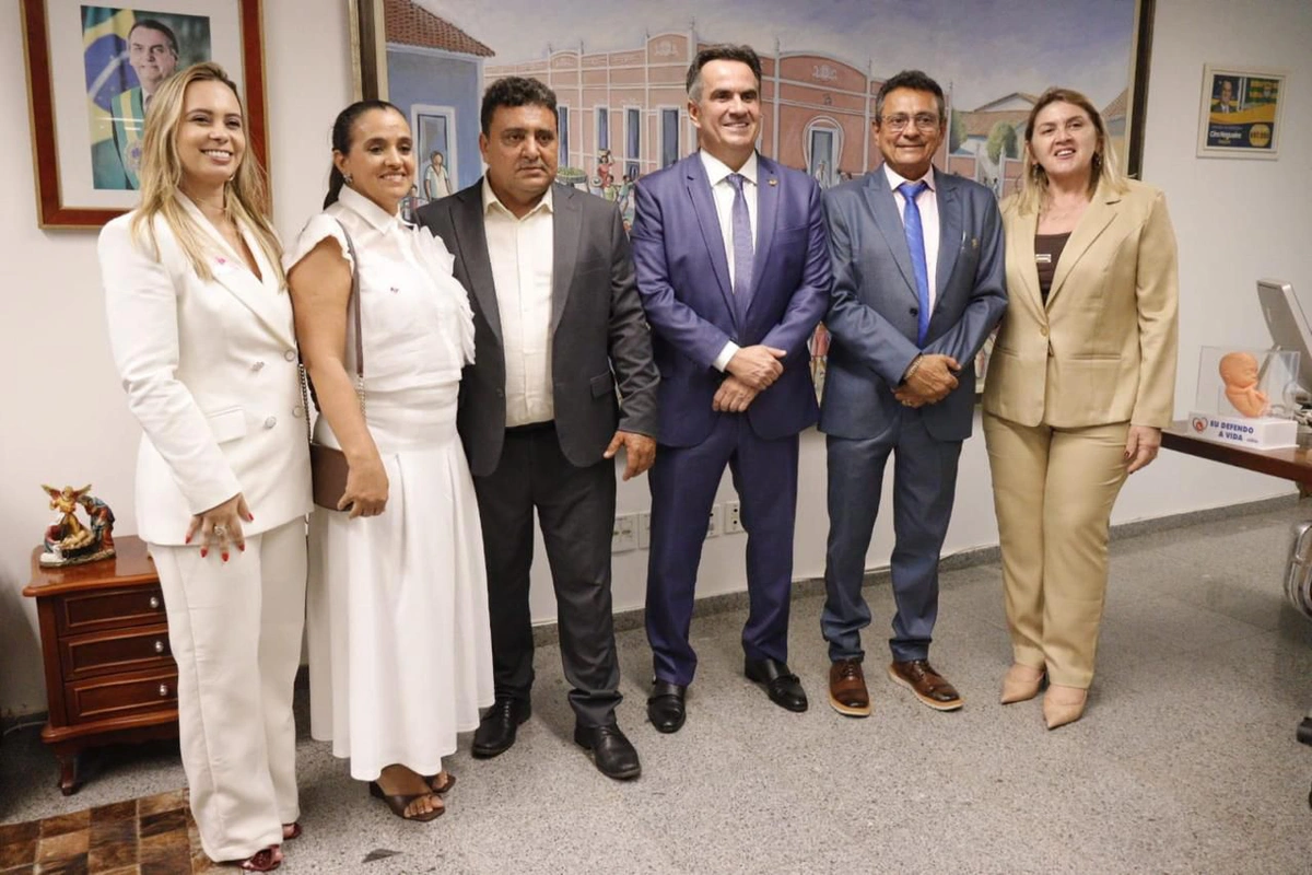 Senador Ciro Nogueira reúne prefeitos em Brasília e destaca liderança nas pesquisas eleitorais
