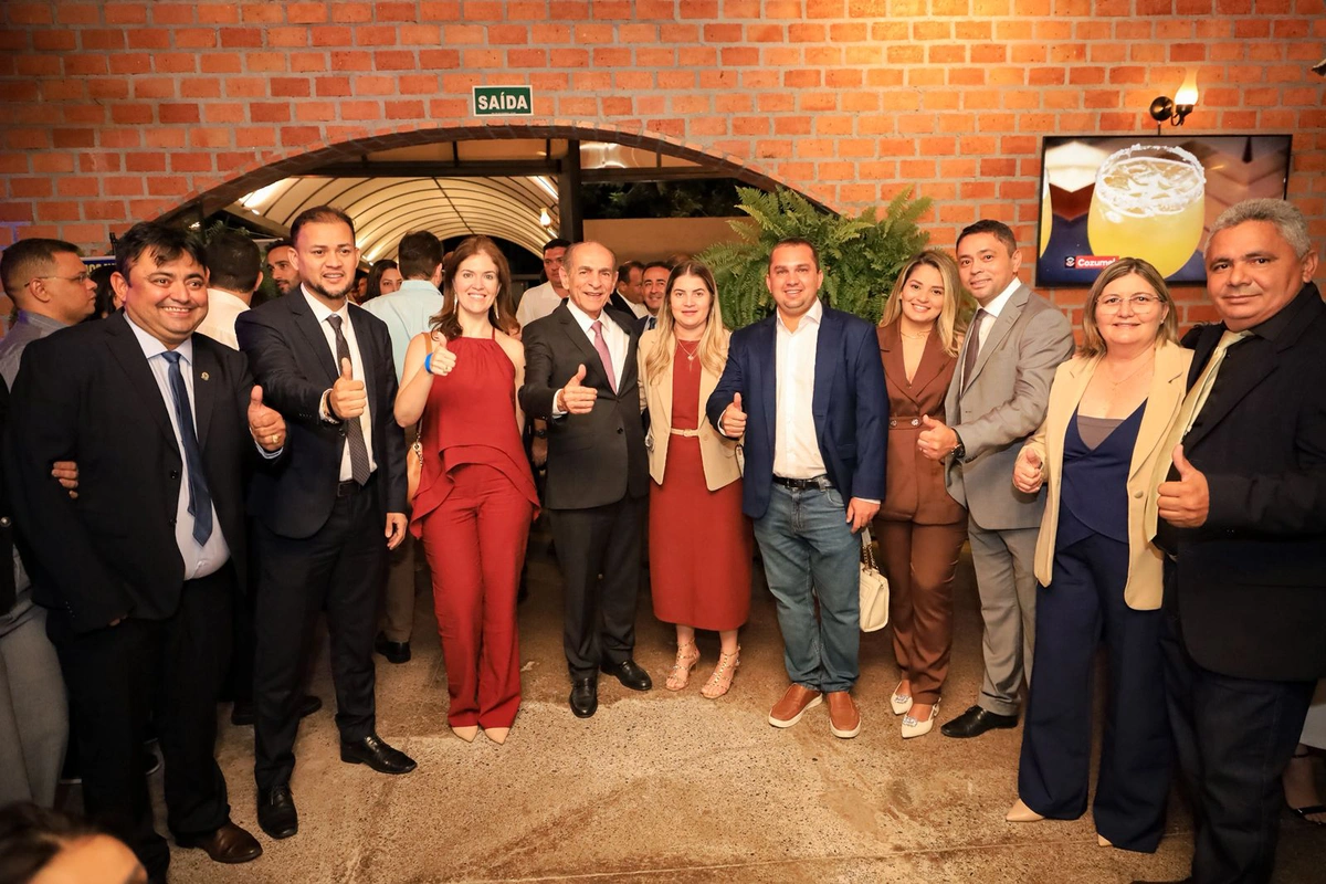 Senador Marcelo Castro reúne prefeitos e lideranças do Piauí em jantar durante a Marcha dos Prefeitos