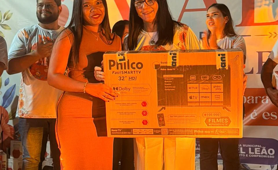 Sorrisos e emoção na entrega dos prêmios durante a Festa das Mães