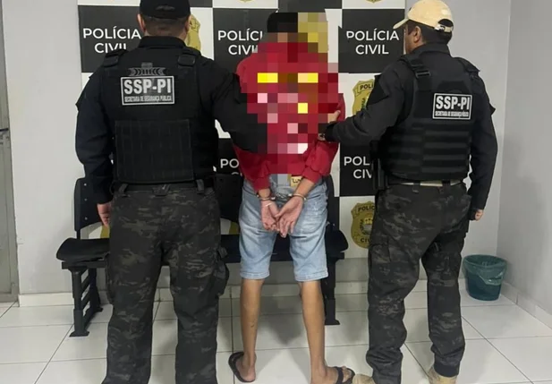 Suspeito é preso durante operação após polícia identificar mandado em aberto