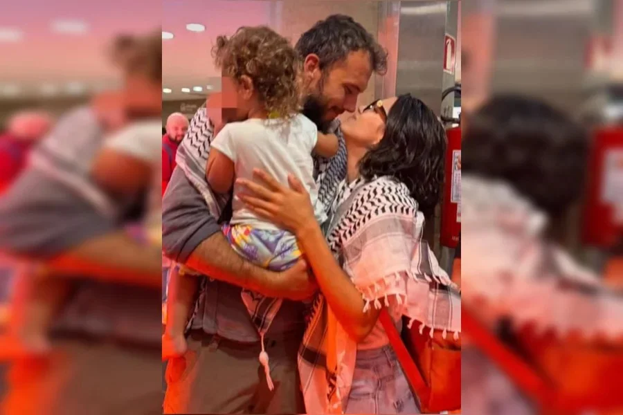 Thiago Ávila desembarca em Brasília após deportação de Israel