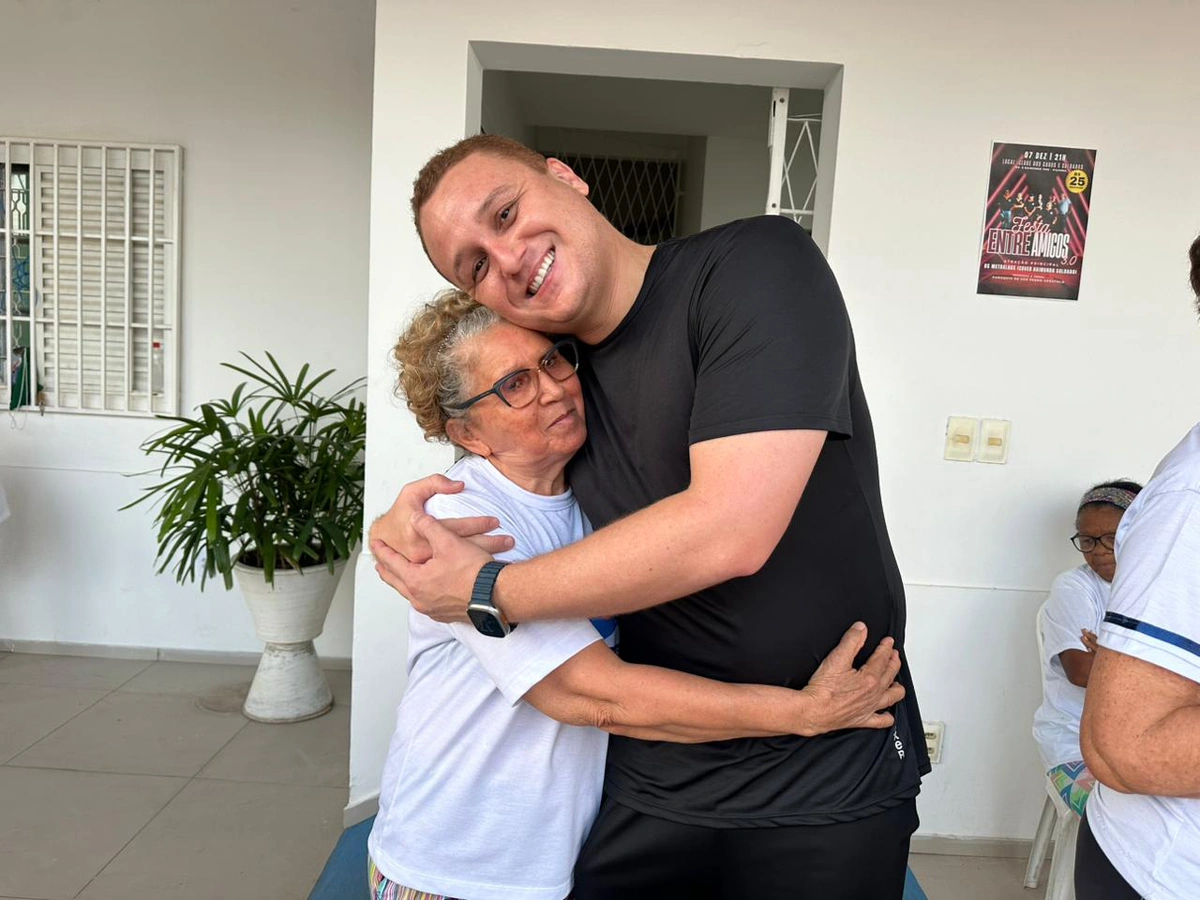 Venâncio Cardoso com idosa