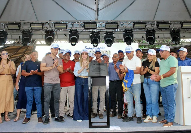 Vera Mendes inaugura poço de 700 metros e reforça abastecimento na zona rural