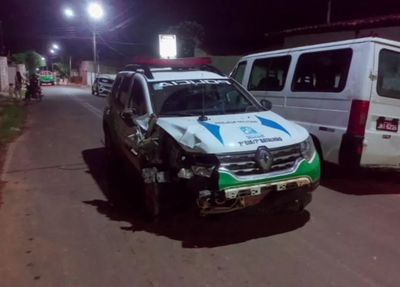 Viatura colide contra carro estacionado no Piauí