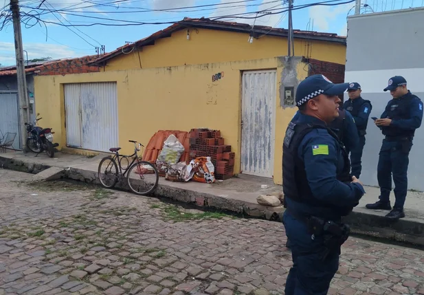 Vítima foi alvejada com disparos de arma de fogo no conjunto Manoel Evangelista
