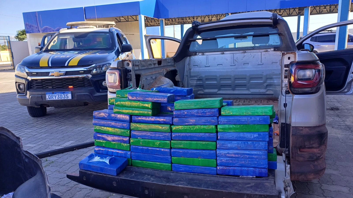 135kg de cocaína estavam escondidos em fundo falso do veículo abordado na BR 402, em Parnaíba