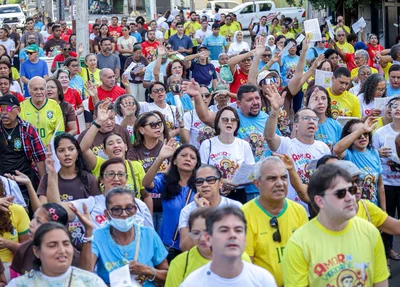 A 31ª edição da Caminhada da Fraternidade reuniu centenas de fiéis na tarde deste sábado.