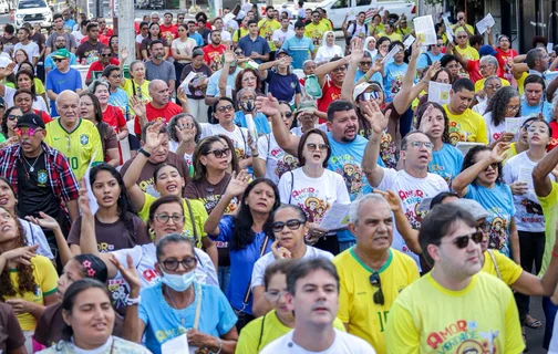 A 31ª edição da Caminhada da Fraternidade reuniu centenas de fiéis na tarde deste sábado.