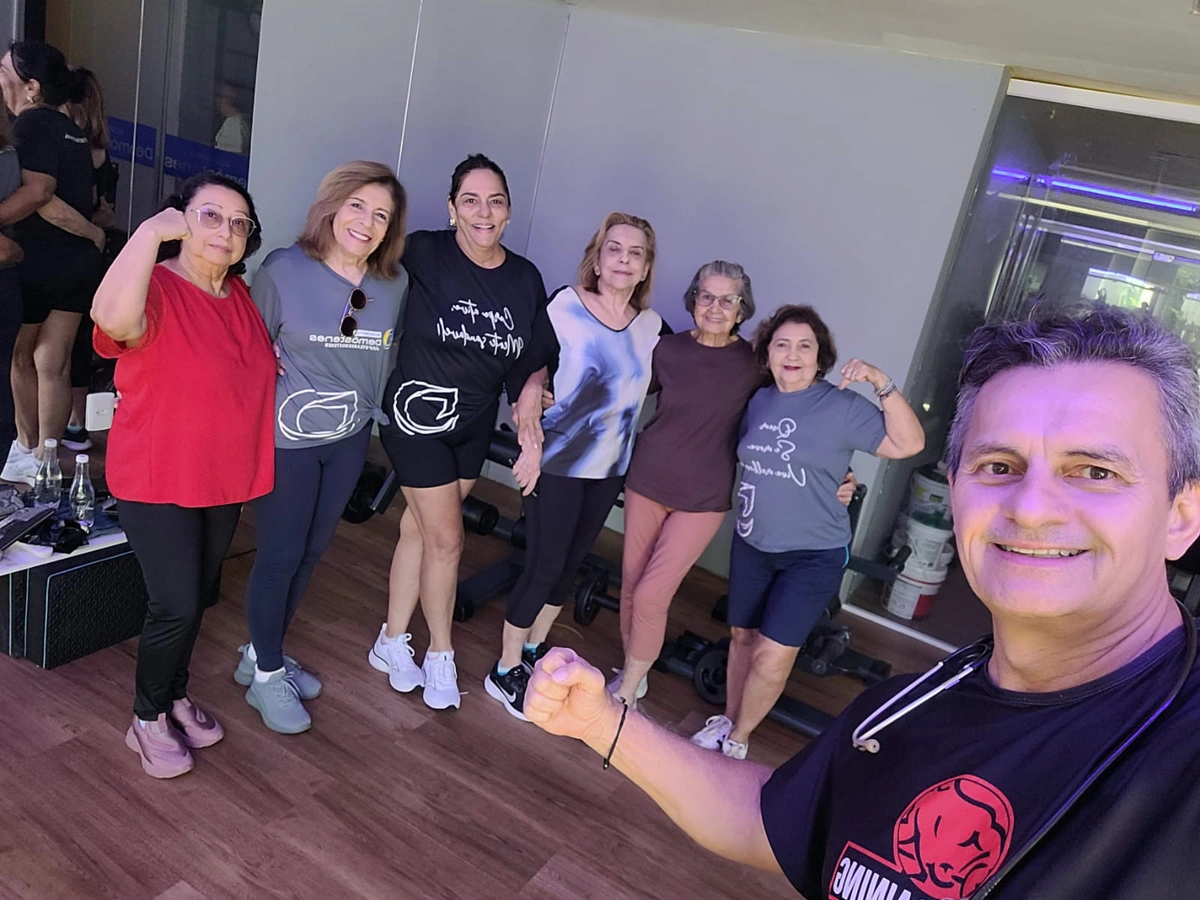 A turma da musculação terapêutica com o professor Demóstenes Ribeiro
