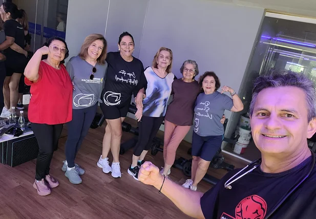 A turma da musculação terapêutica com o professor Demóstenes Ribeiro
