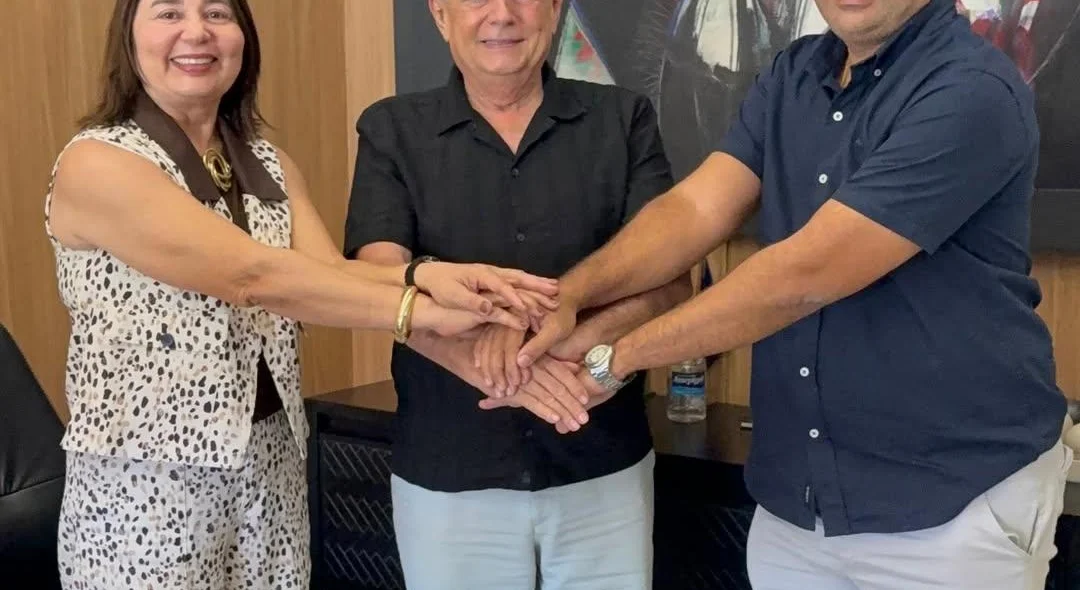 A vice-prefeita de Francisco Ayres, Ana Nere, e seu esposo, Josiel Rocha, também se reuniram no gabinete do parlamentar