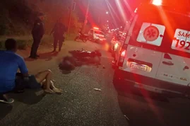 Homem fica ferido após colisão entre carro e motocicleta