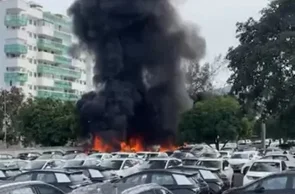 Aeronaves caíram em um pátio de automóveis