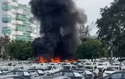 Aeronaves caíram em um pátio de automóveis