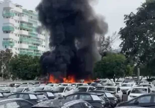Aeronaves caíram em um pátio de automóveis