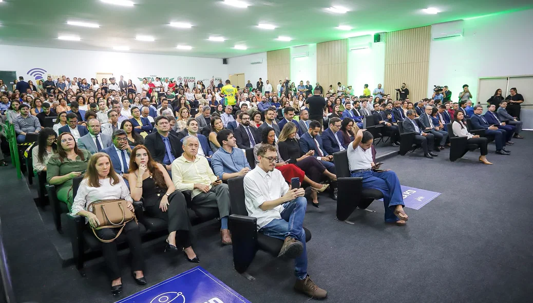 Aprovados em concurso lotaram o auditório