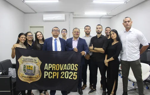 Aprovados em concurso se reúnem com o delegado Luccy Keiko