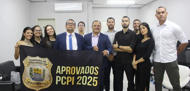 Aprovados em concurso se reúnem com o delegado Luccy Keiko