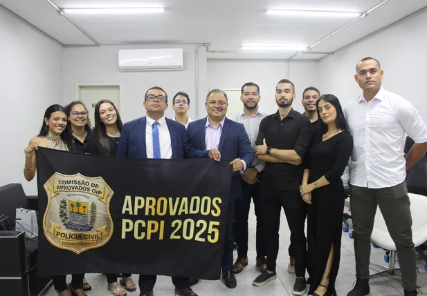 Aprovados em concurso se reúnem com o delegado Luccy Keiko