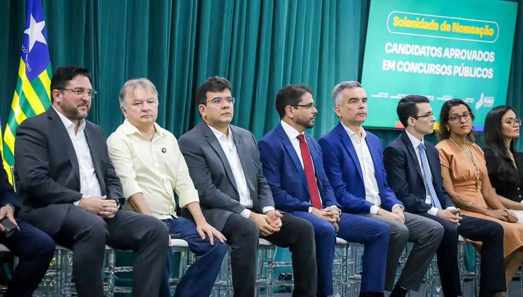 Autoridades estaduais participam da cerimônia de nomeação dos aprovados, realizada no auditório do Ceti Governador Dirceu Mendes Arcoverde