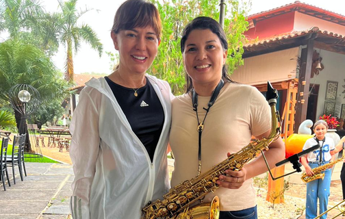 Banda Municipal Mestre Chico presta homenagem à prefeita Ivanária Sampaio