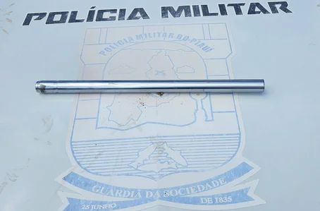Barra de ferro utilizada no crime