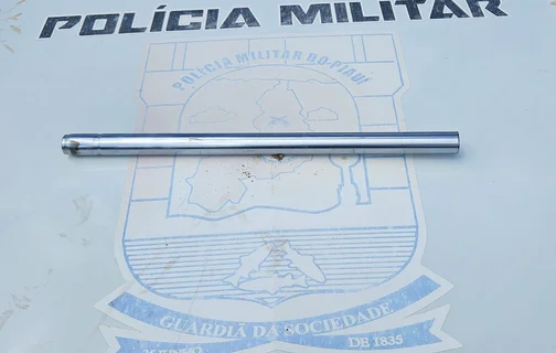 Barra de ferro utilizada no crime