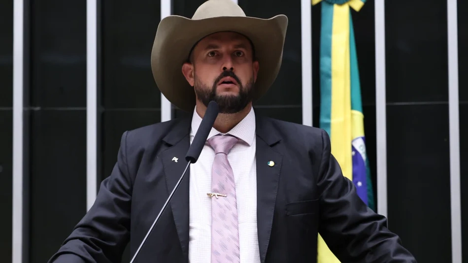 Benefício foi incluído na MP do Frete por meio de um "jabuti" e alcança caminhoneiros punidos por bloqueios após derrota de Bolsonaro.